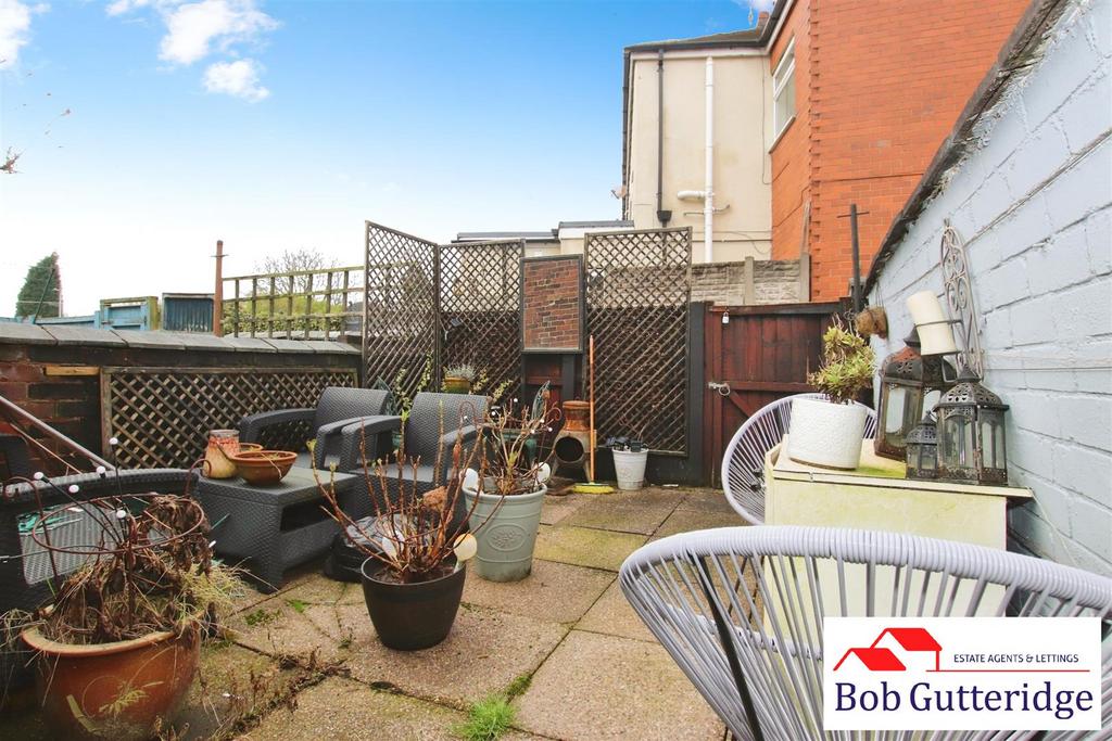 Rear enclosed yard
