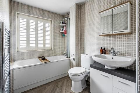 11 Burrows Close, Bookham, Leatherhead, KT23 3HB