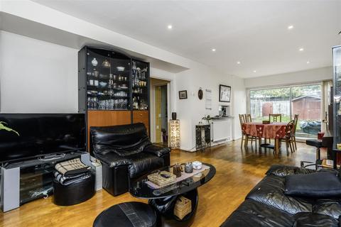 4 bedroom house for sale, Chiltern Avenue, Bushey WD23