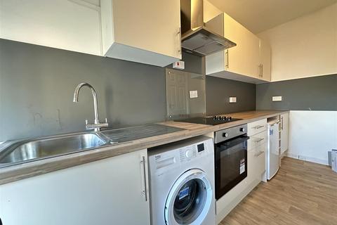 2 bedroom flat for sale, Grosvenor Road, Scarborough