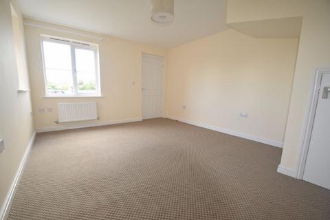 3 bedroom terraced house to rent, St George Way