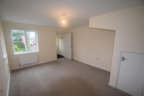 3 bedroom terraced house to rent, St George Way