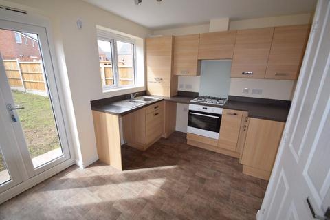 3 bedroom terraced house to rent, St George Way