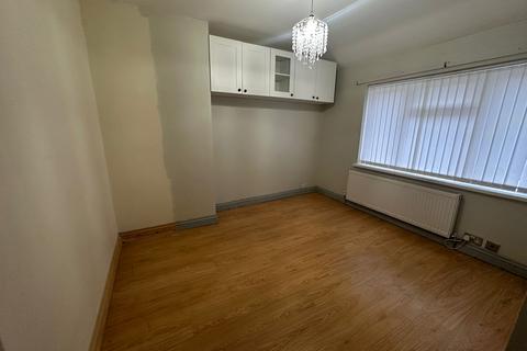 3 bedroom semi-detached house to rent, bendall Road, Kingstanding B44