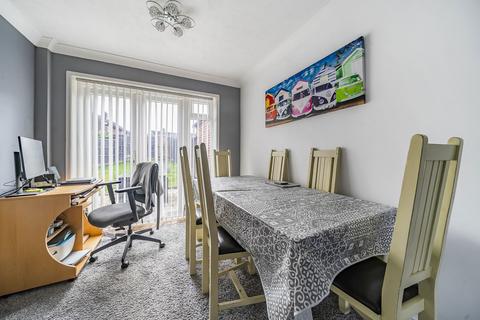 3 bedroom end of terrace house for sale, Peveral Way, Basingstoke, RG22 6QN