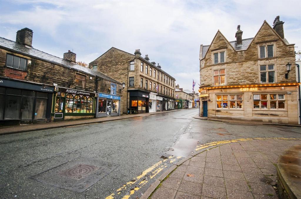 Bridge Street, Ramsbottom, Bury 2 bed apartment - £775 pcm (£179 pw)