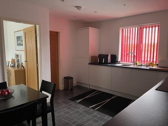 Kitchen 2.jpg