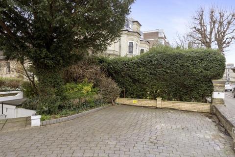 3 bedroom flat for sale, Eaton Gardens, Hove