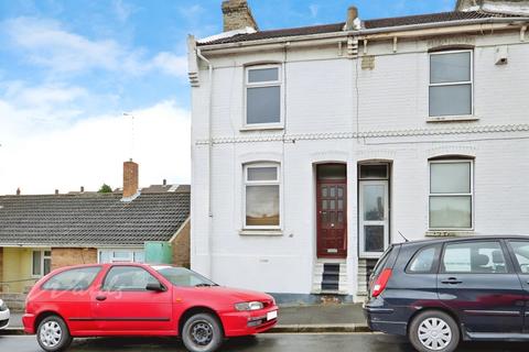 2 bedroom end of terrace house to rent, Wickham Street Rochester ME1