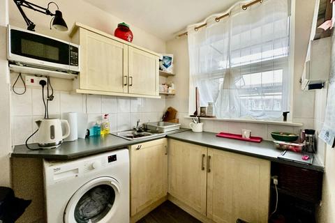 2 bedroom flat for sale, Compass Road, Hull HU6