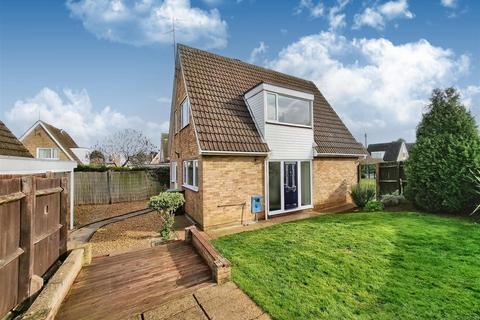 3 bedroom detached house to rent, Glenfield Close, Northants NN10