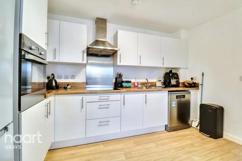 2 bedroom flat for sale, Devonshire Close, Grays