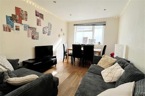 5 bedroom house to rent, Polygon