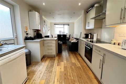 5 bedroom house to rent, Polygon