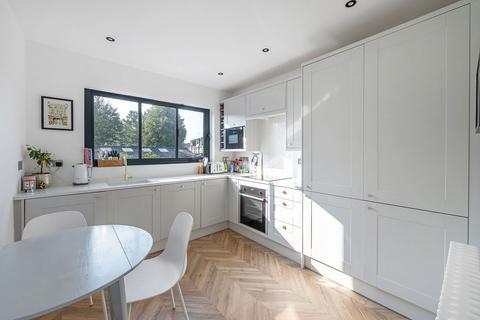 13a Steerforth Street, London, SW18 4HH