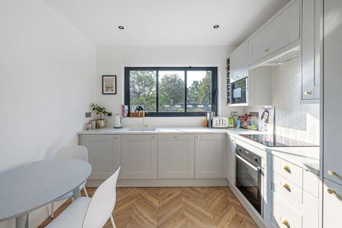 13a Steerforth Street, London, SW18 4HH