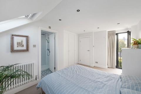 13a Steerforth Street, London, SW18 4HH