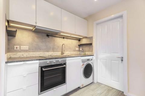 1 bedroom flat to rent, Bear Road, Feltham TW13