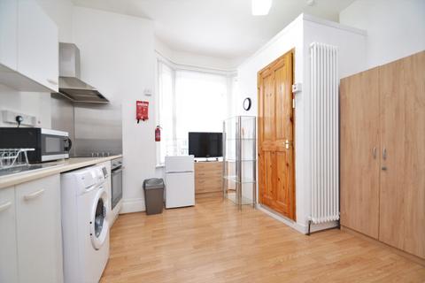 Studio to rent, George Lane London SE13