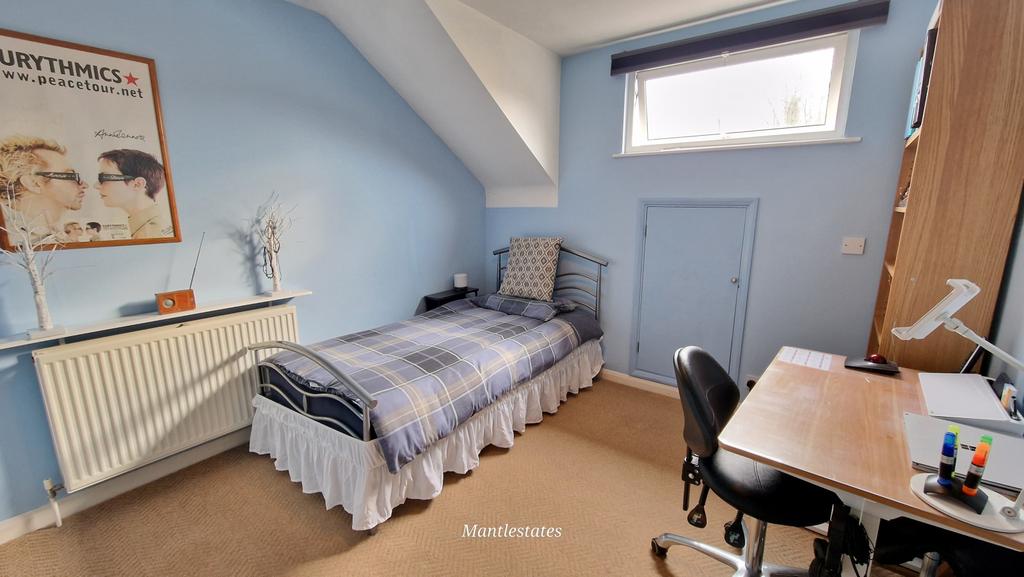 Rear bedroom (2)