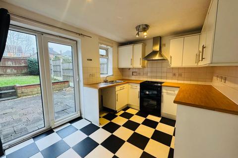 2 bedroom semi-detached house to rent, Pendleside Way, Derby DE23