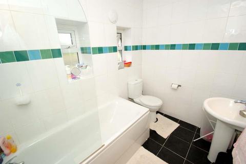 2 bedroom flat to rent, Stainbeck Road, Chapel Allerton, Leeds