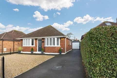 2 bedroom detached bungalow for sale, Shaftesbury Road, Gillingham