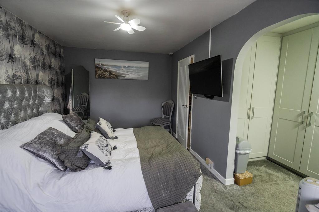 Bedroom 1 (2)