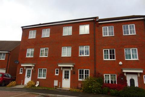 3 bedroom townhouse to rent, Walker Grove, Hatfield