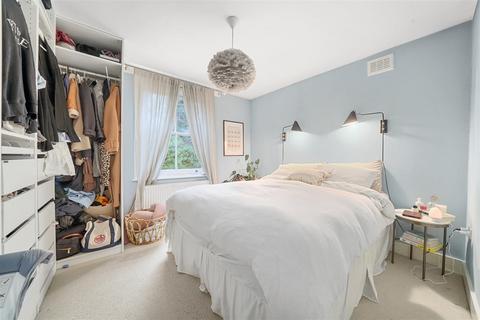 2 bedroom flat for sale, Pine Road, London NW2