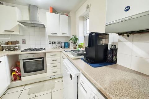Flat 10, Kingsholm House, 7 Twickenham Close, Nythe, Swindon, SN3 3FF
