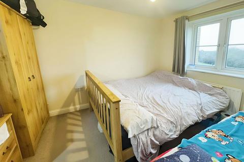 Flat 10, Kingsholm House, 7 Twickenham Close, Nythe, Swindon, SN3 3FF