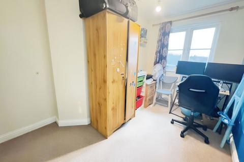 Flat 10, Kingsholm House, 7 Twickenham Close, Nythe, Swindon, SN3 3FF