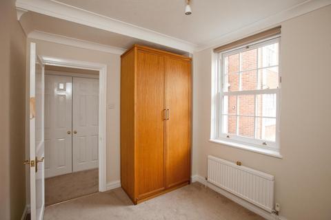 2 bedroom flat for sale, The Close, Salisbury