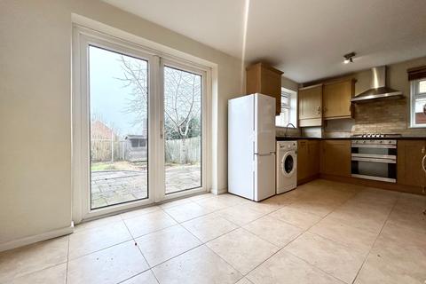 3 bedroom semi-detached house to rent, Upper Way, Farnham