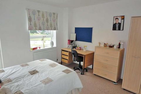 3 bedroom end of terrace house to rent, Park Grange Rise, Sheffield