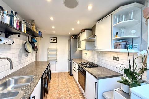 3 Bronsdon Way, Denham, Uxbridge, UB9 5AA