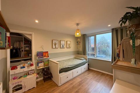 3 Bronsdon Way, Denham, Uxbridge, UB9 5AA