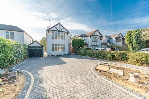 3 bedroom detached house to rent, Clamp Hill, Stanmore, HA7