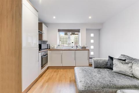 1 bedroom mews for sale, 47 Woodlands Road, Earlswood RH1