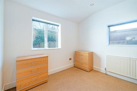 2 bedroom flat to rent, Chichele Road, Cricklewood