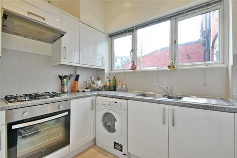 2 bedroom flat to rent, Chichele Road, Cricklewood