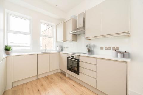 2 bedroom flat for sale, Boscombe Road, London W12