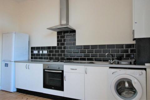 2 bedroom flat to rent, Heaton Road, Tyne and Wear NE6