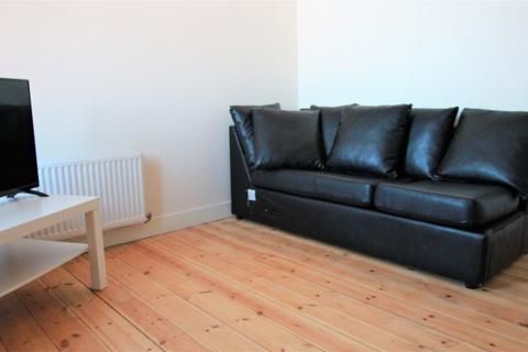 2 bedroom flat to rent, Heaton Road, Tyne and Wear NE6