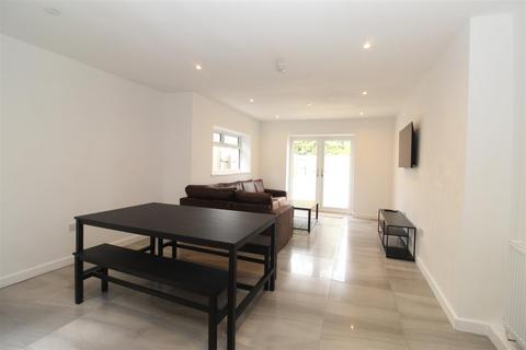 7 bedroom private hall to rent, Bedford Street, Cardiff CF24