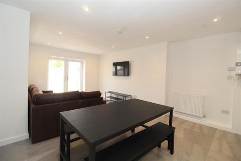 7 bedroom private hall to rent, Bedford Street, Cardiff CF24