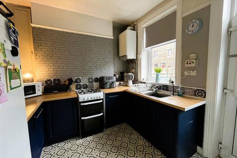 13 Mayfield View, Wyke, Bradford, BD12 9PY