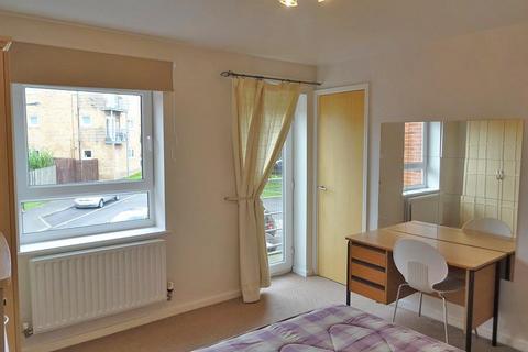 3 bedroom flat to rent, Park Grange Court, Sheffield