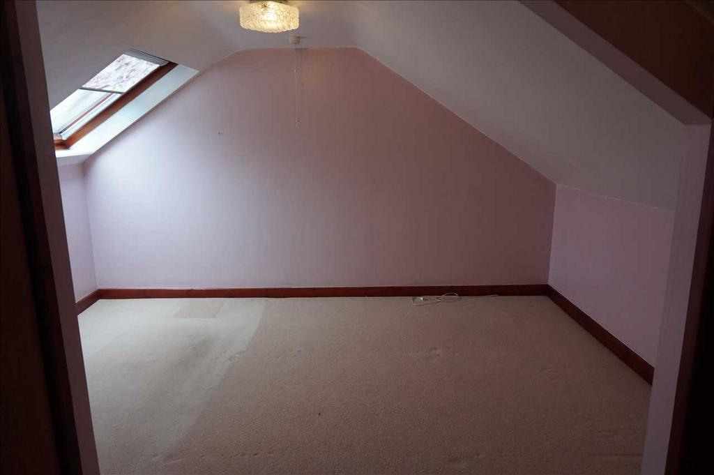 Front bedroom 3 :